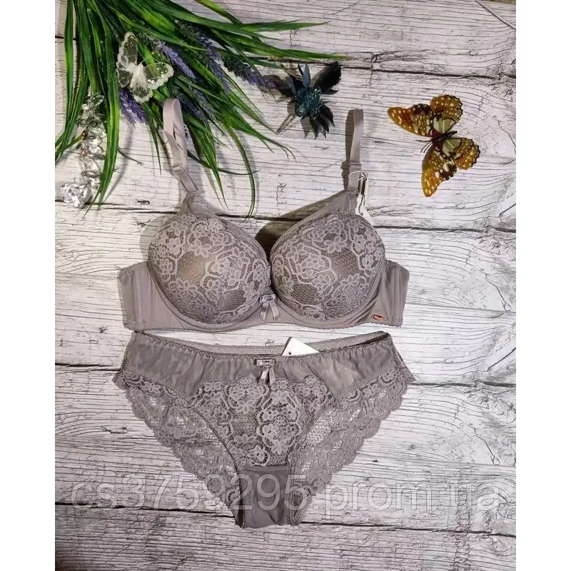 Комплект з мережива бюстгалтер та трусики