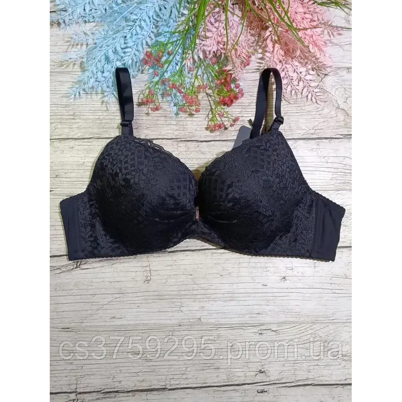Бюстгалтер з мереживом на коректорі